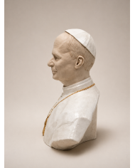 Escultura de busto del papa León XIV visto dede el perfil izquierdo